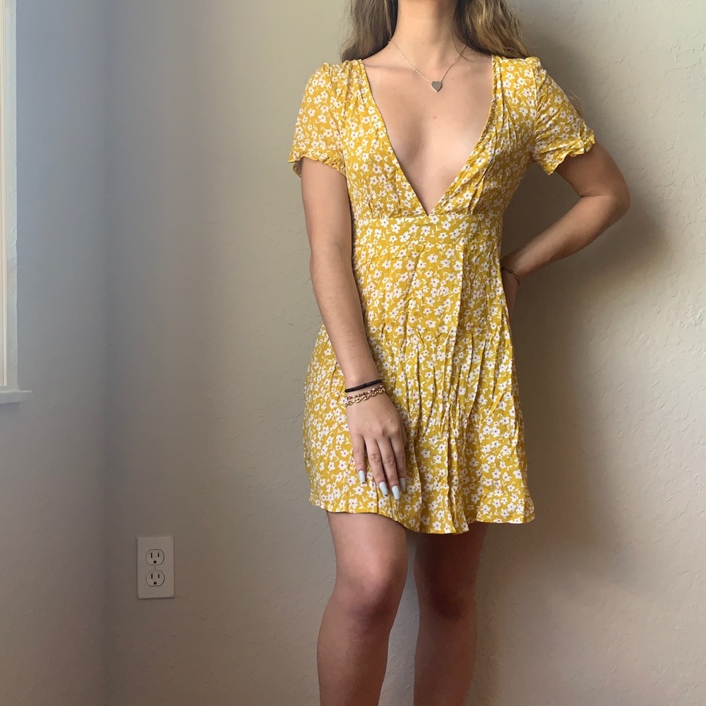 floral tie front plunge dress NWT